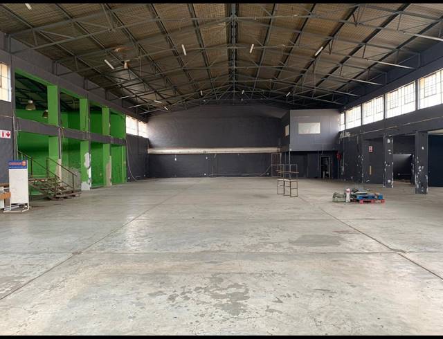 1,900M² WAREHOUSE TO LET IN WYNBERG
